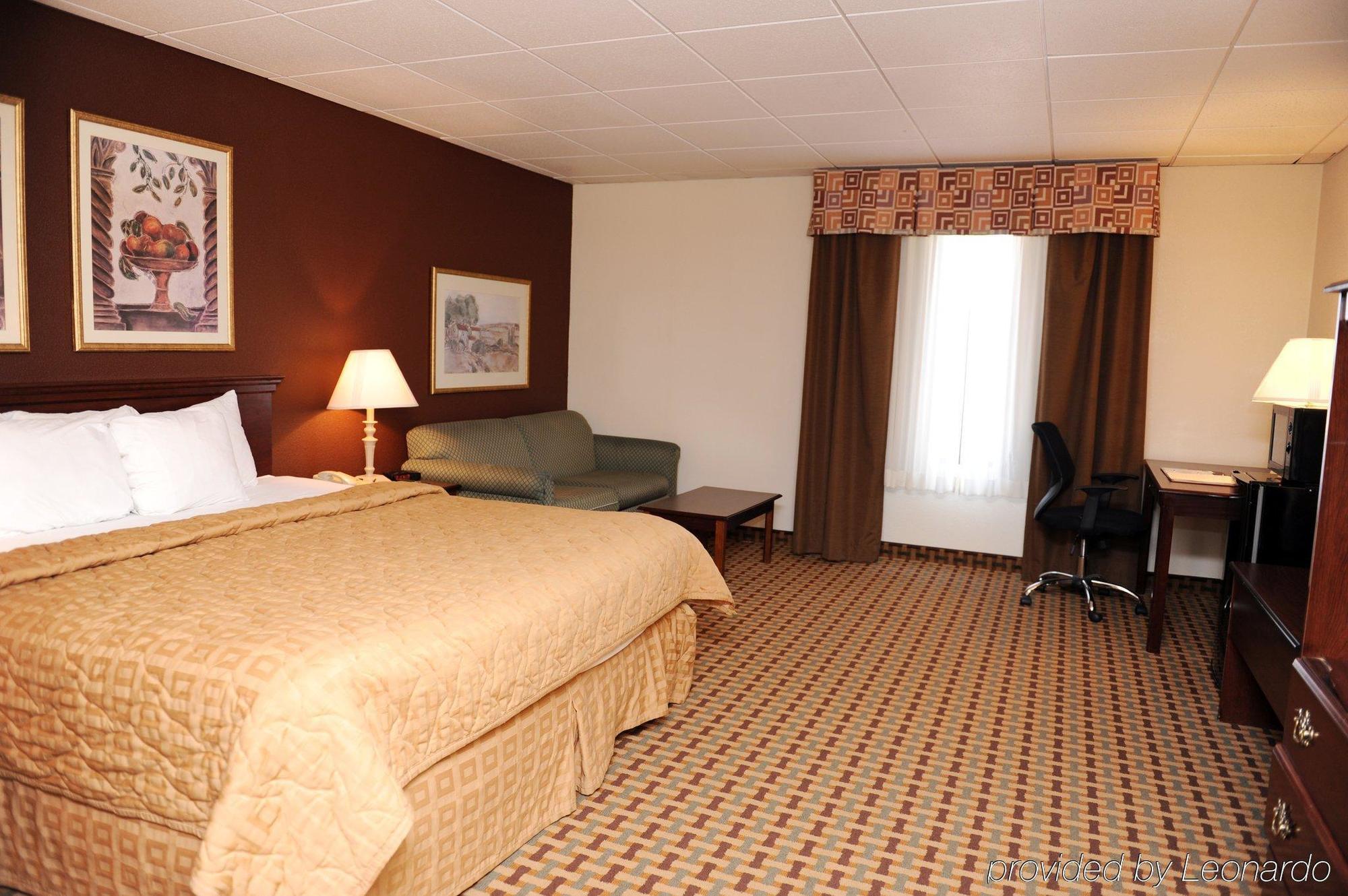 Quality Inn And Suites Conference Center Ρίτσμοντ Δωμάτιο φωτογραφία