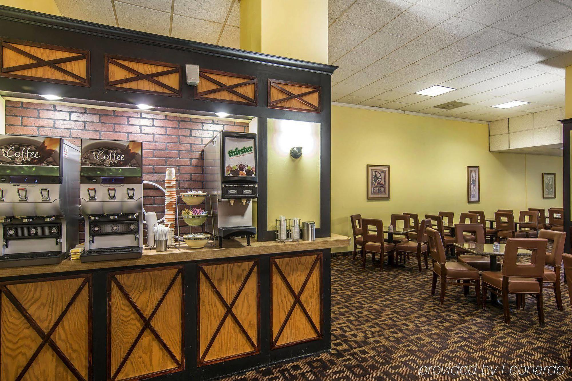 Quality Inn And Suites Conference Center Ρίτσμοντ Εξωτερικό φωτογραφία