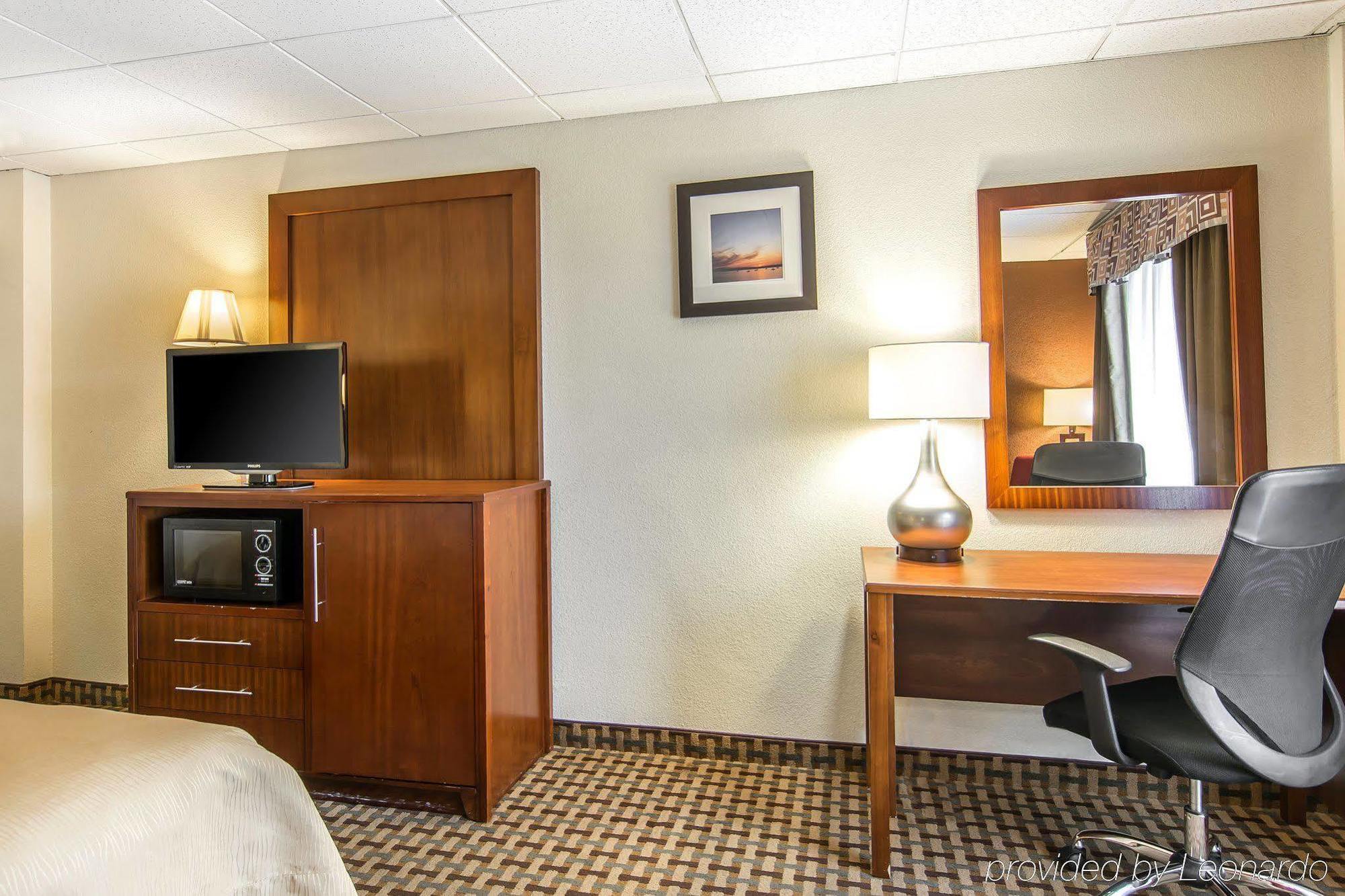 Quality Inn And Suites Conference Center Ρίτσμοντ Εξωτερικό φωτογραφία