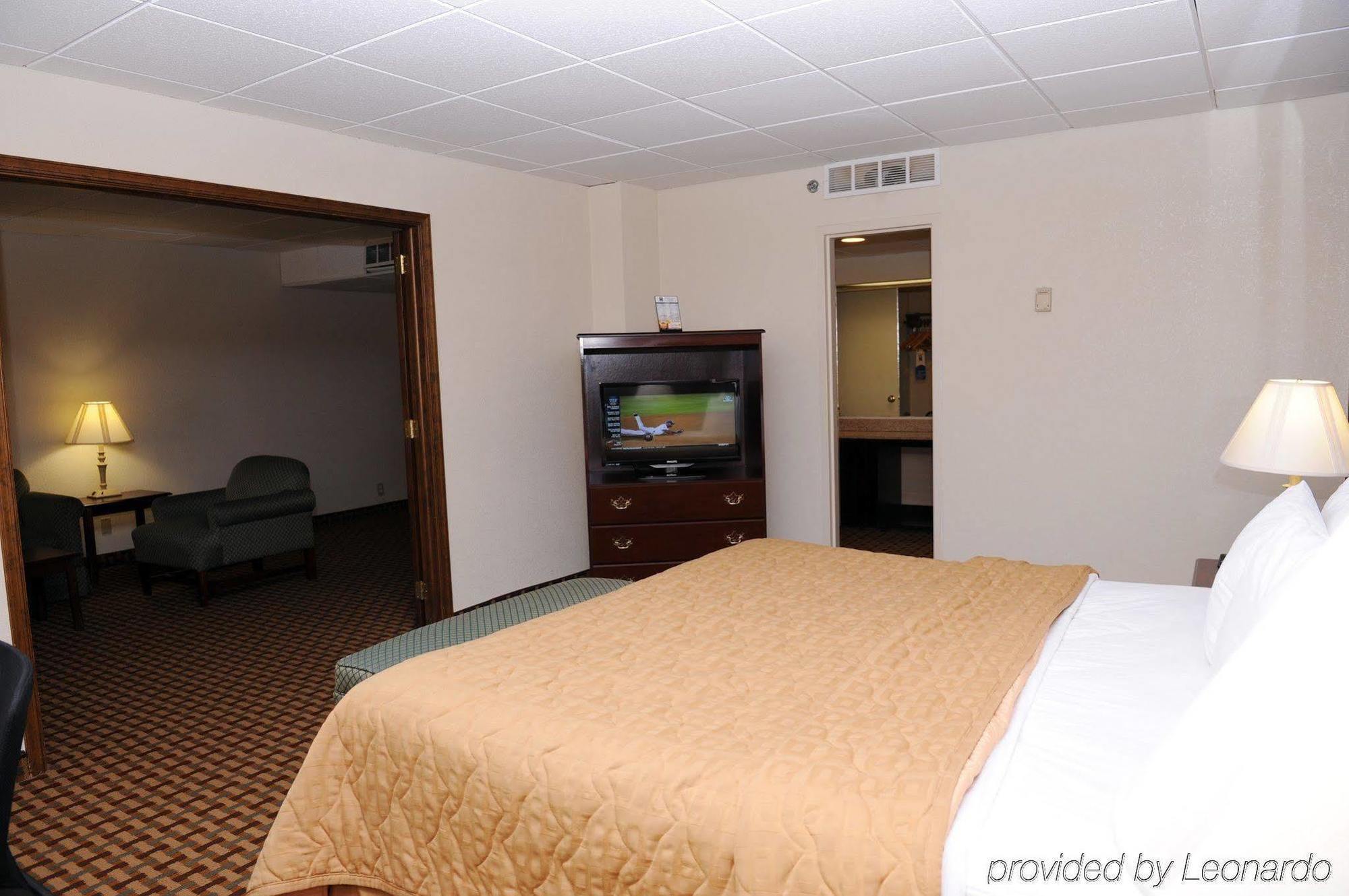 Quality Inn And Suites Conference Center Ρίτσμοντ Δωμάτιο φωτογραφία