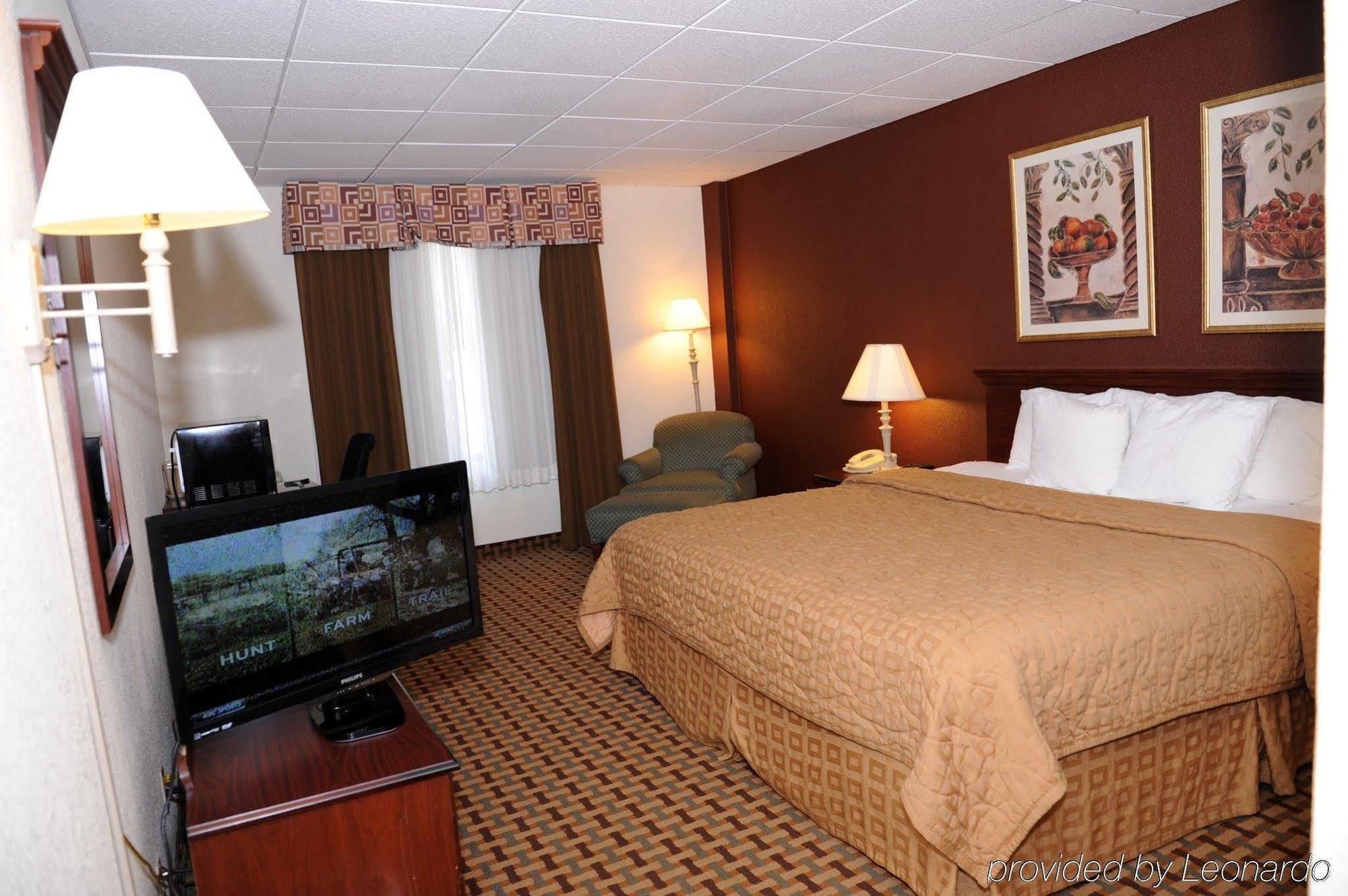Quality Inn And Suites Conference Center Ρίτσμοντ Δωμάτιο φωτογραφία